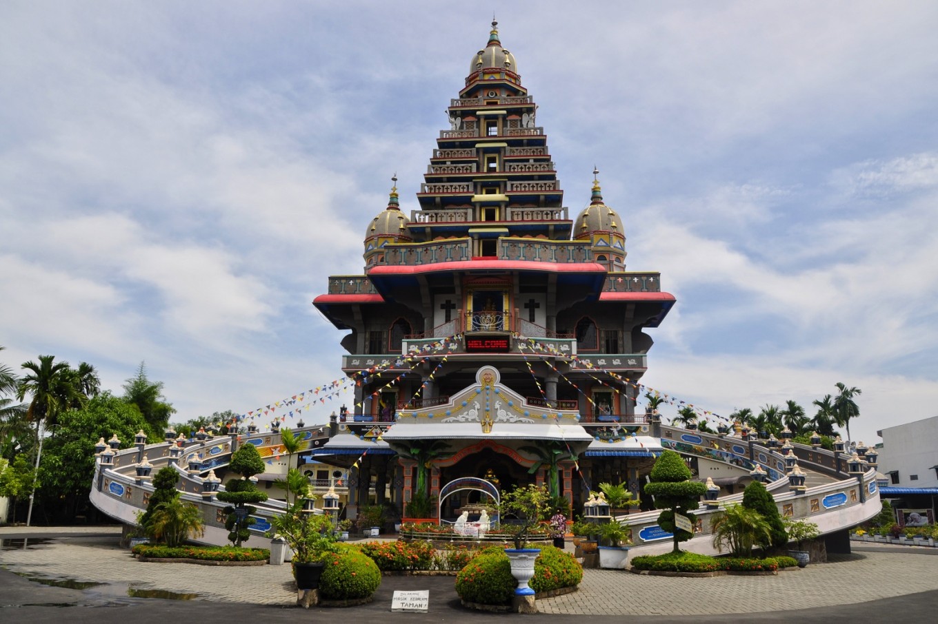 Medan Tour: Trekking Through the Jungles of North Sumatra