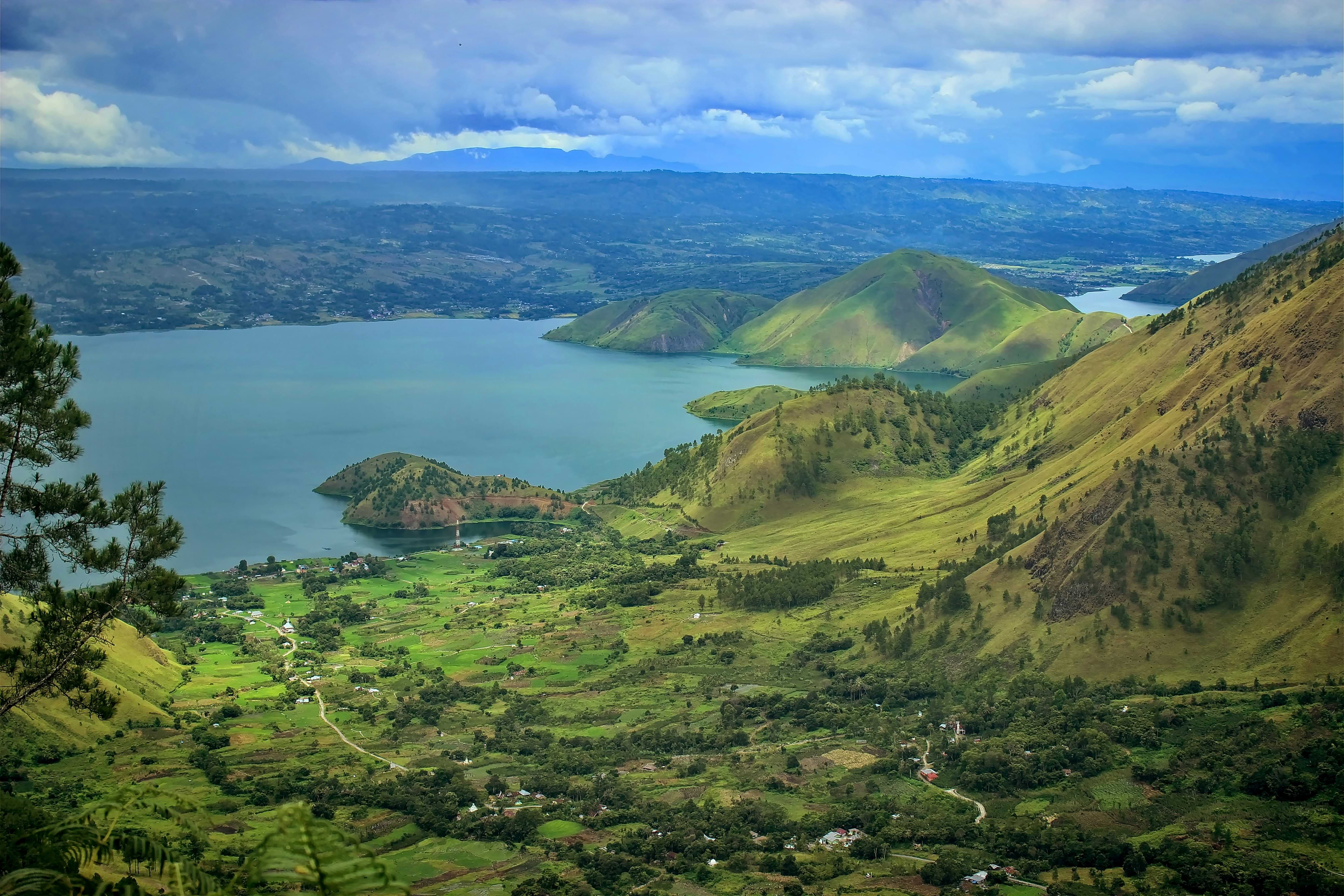 Exploring Sumatra's Heart: Medan Tour and Lake Toba Expedition