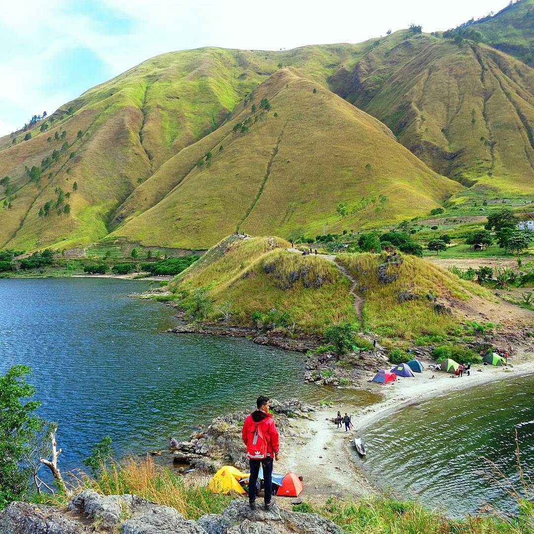 Traveling Through Sumatra: The Allure of Lake Toba Tour and Medan Tour Explored