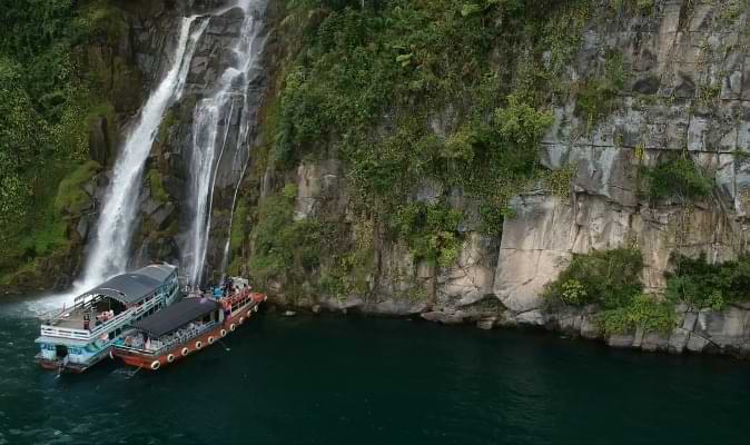 Must-See Landmarks on a Medan Tour and Lake Toba Tour